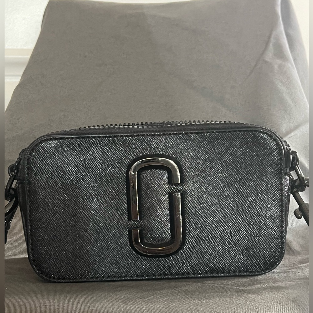 Marc Jacob’s, small double zipper compartment crossbody bag.